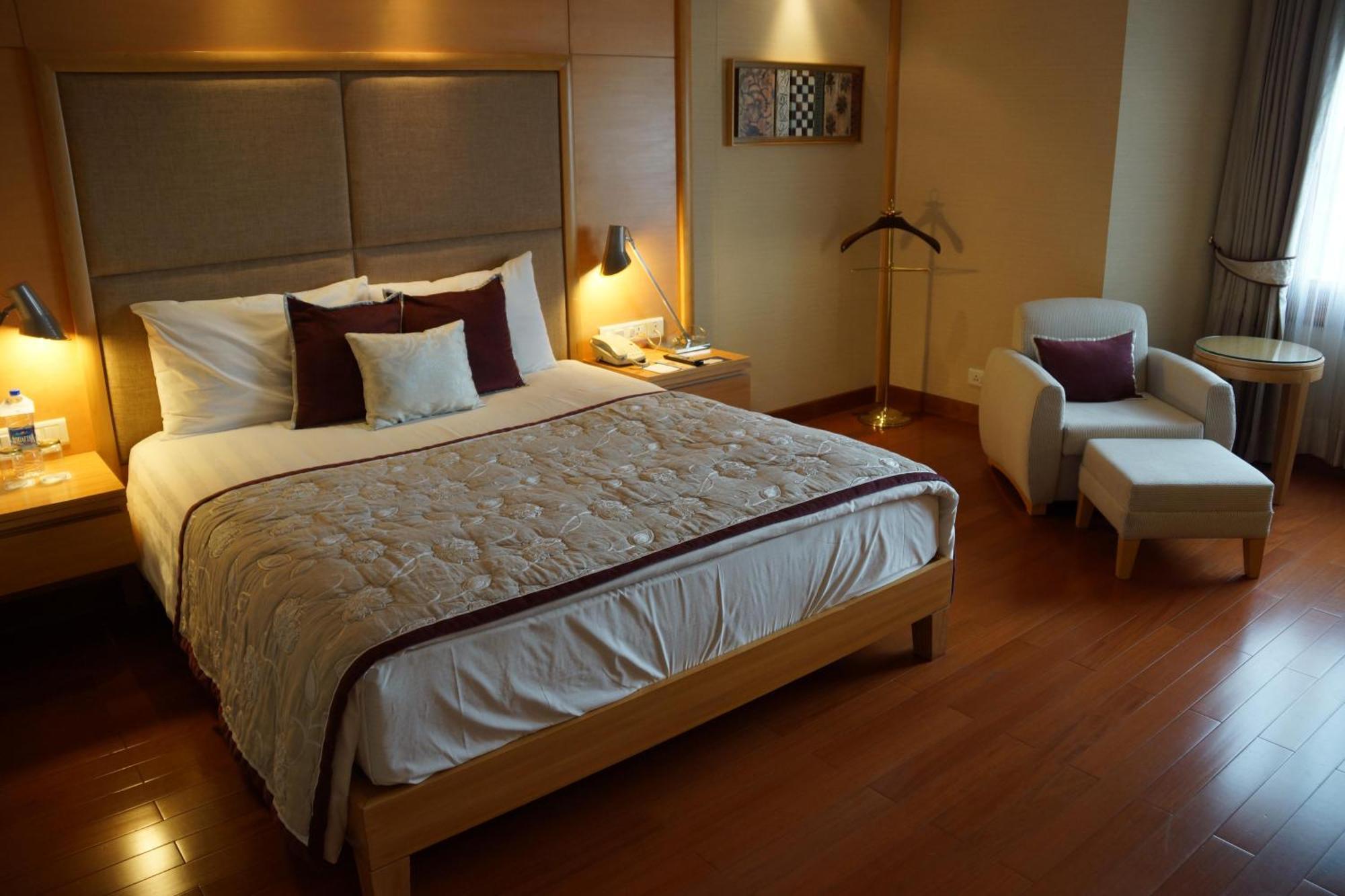 Executive Double Room with one way airport transfer, Complimentary INR 750 Hotel Credit redeemable on Spa