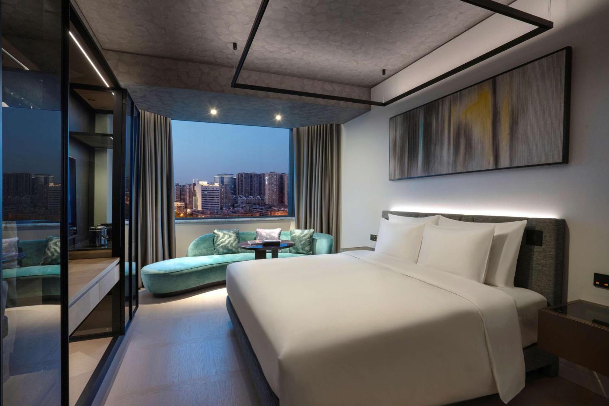 Deluxe Room King