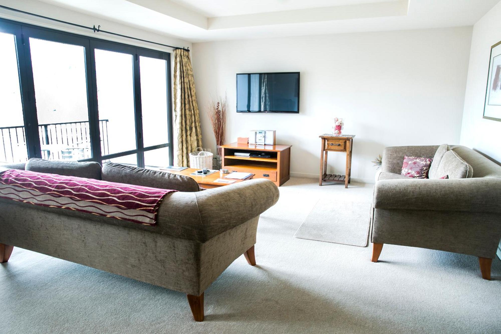 Three-Bedroom Apartment with Lake View