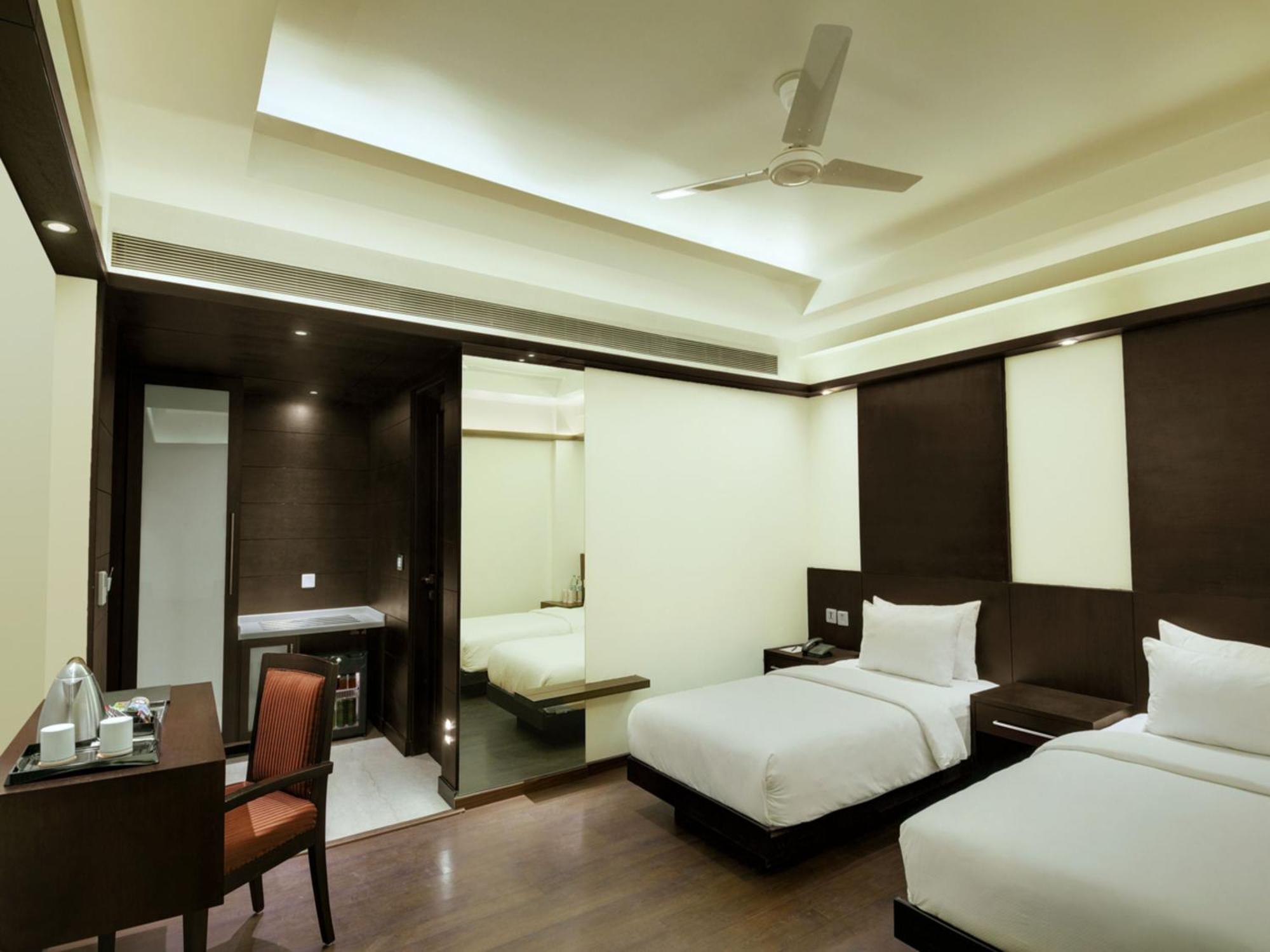 Premier Twin Bed Room with Free Airport Pick-up