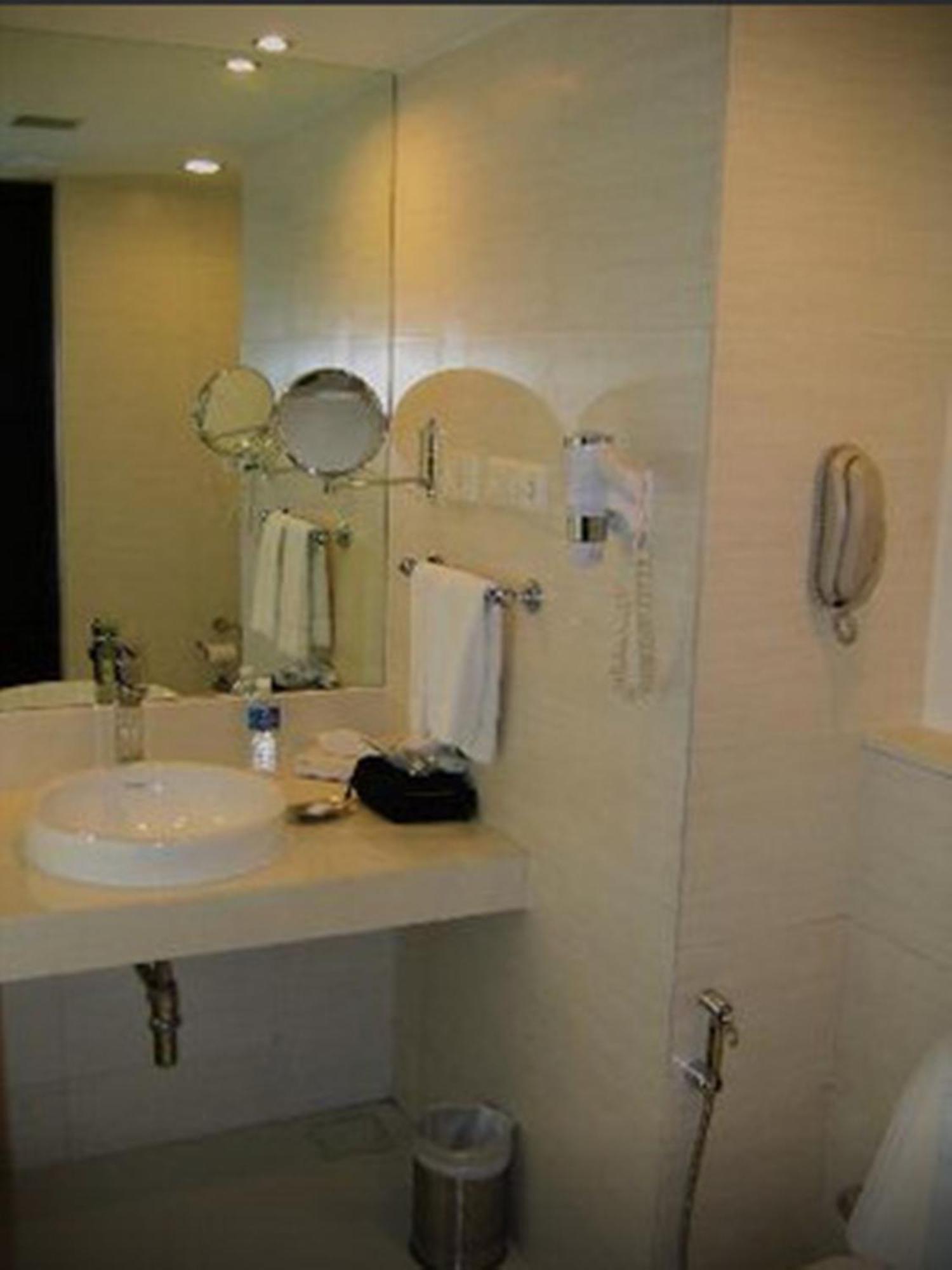 Deluxe Double Room,379272817:JPEG