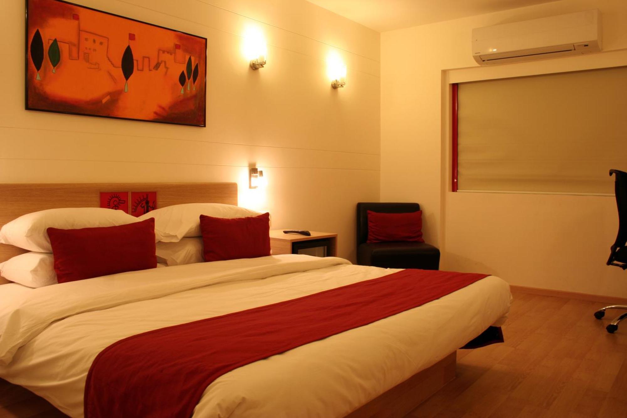 Double or Twin Room Complimentary Hi-Tea on Laundry serviceLate Check-Out upto 2 hours subject to availability Early Check upto 2 hours subject to availability,79970745:JPEG