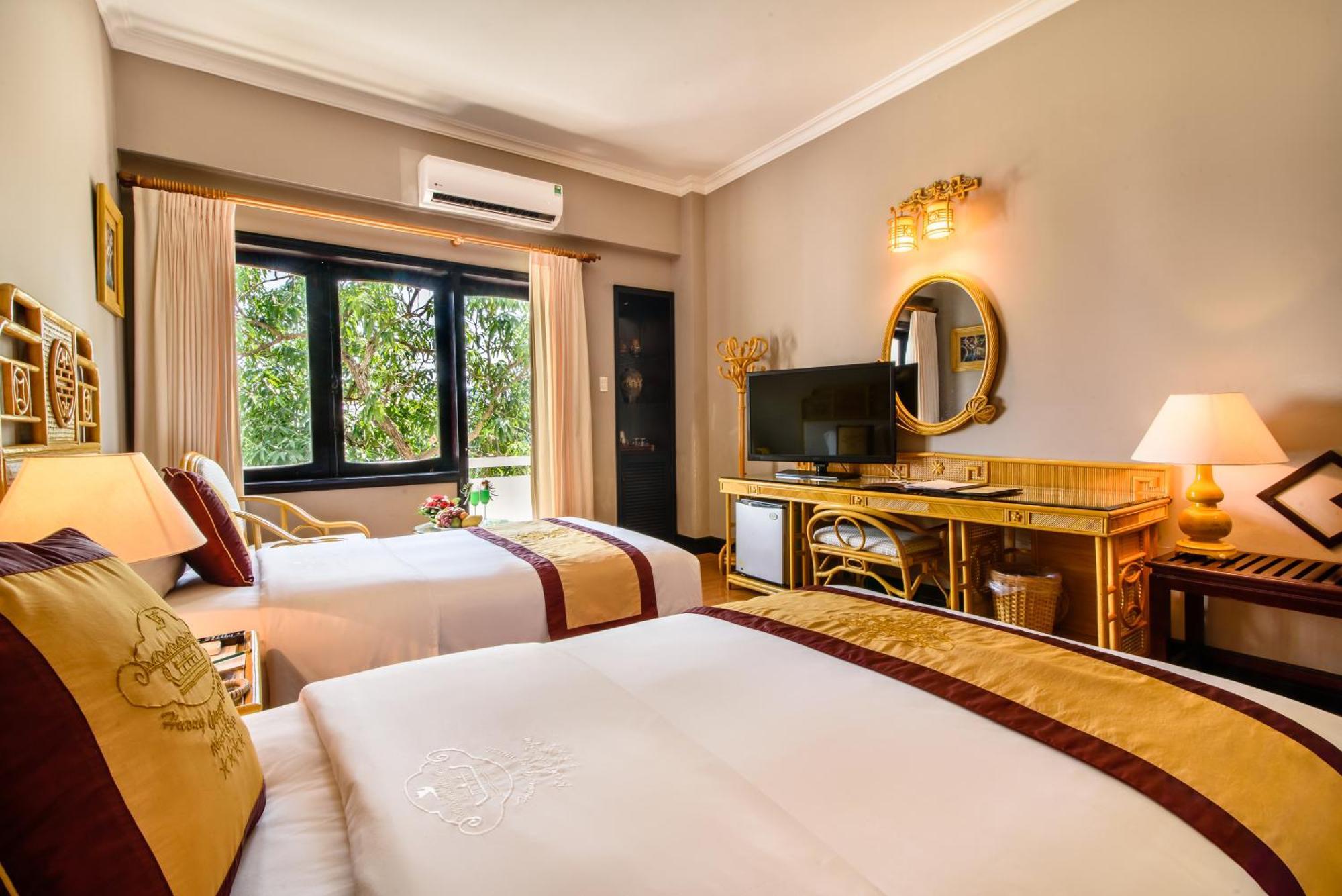 Triple Room with Garden View