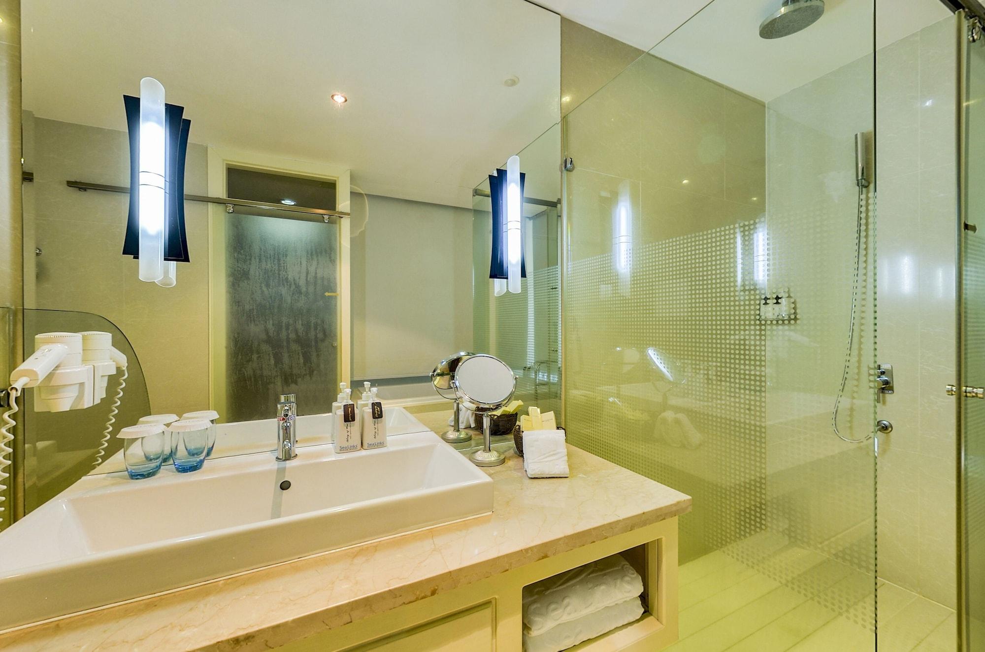 Superior Double or Twin Room with Pool View