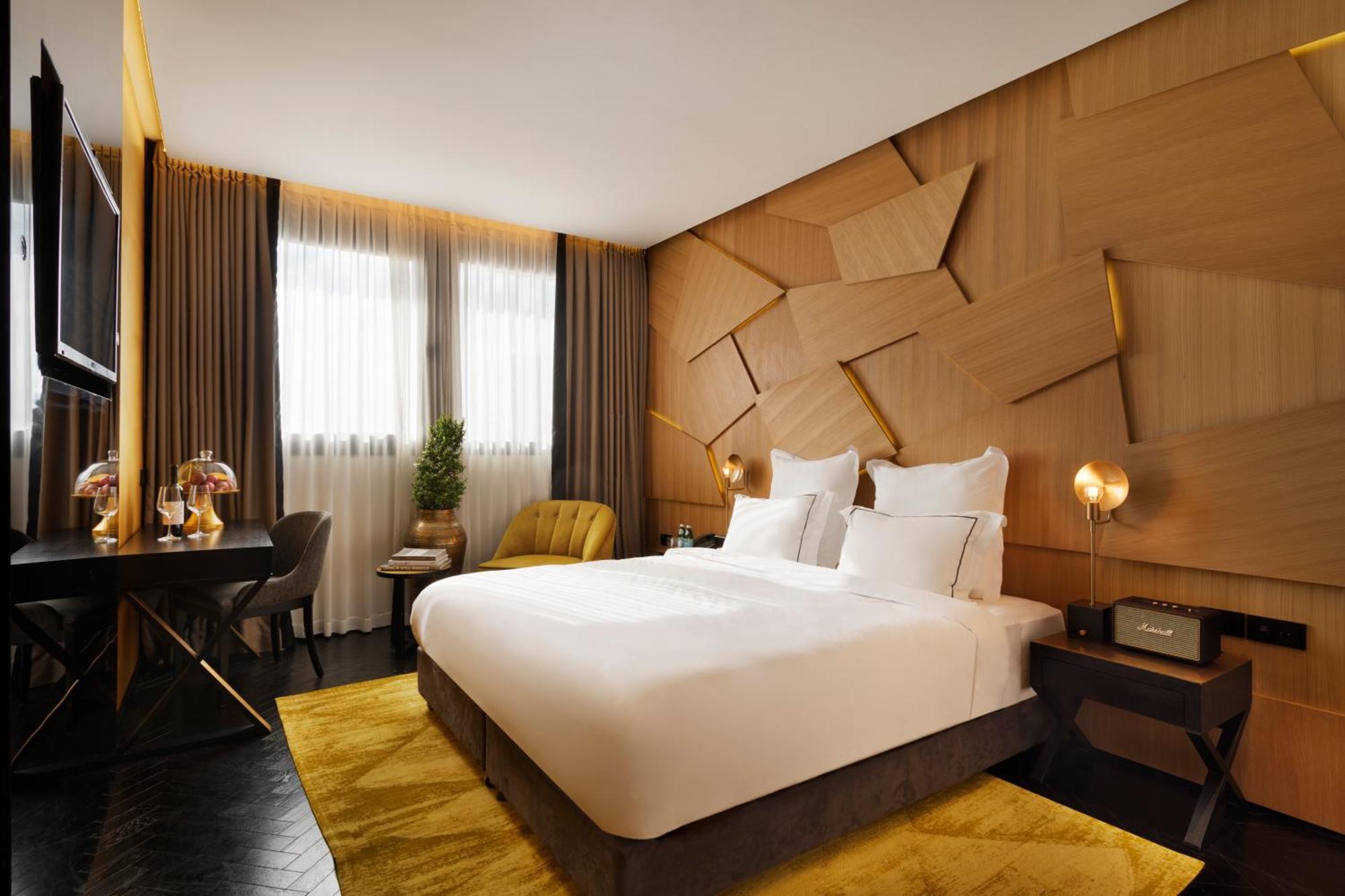 Classic Room with City View