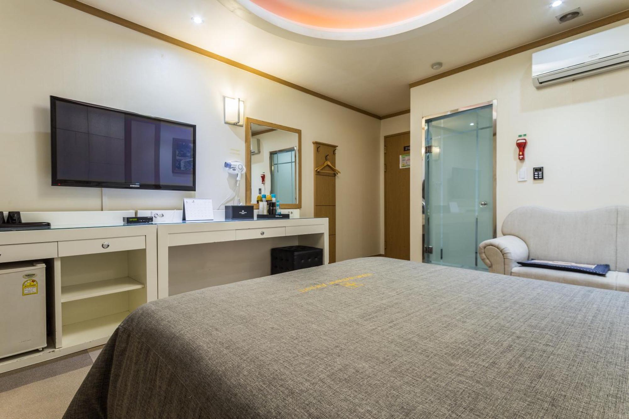 Standard Single Room,1213959622:JPEG