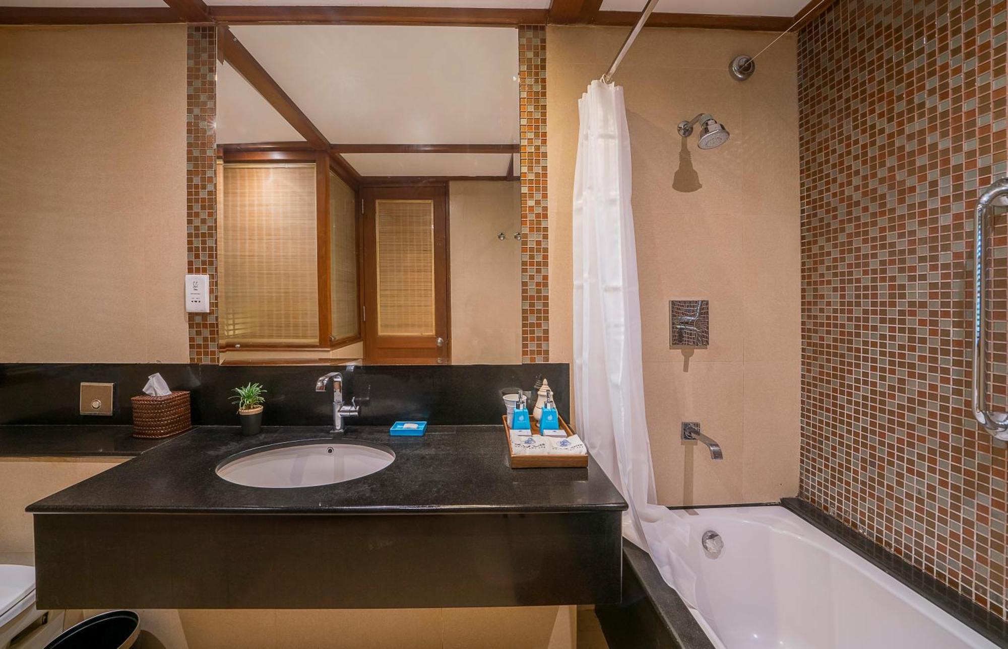 Deluxe Room with Sea View – 15% Discount on Food and Beverages