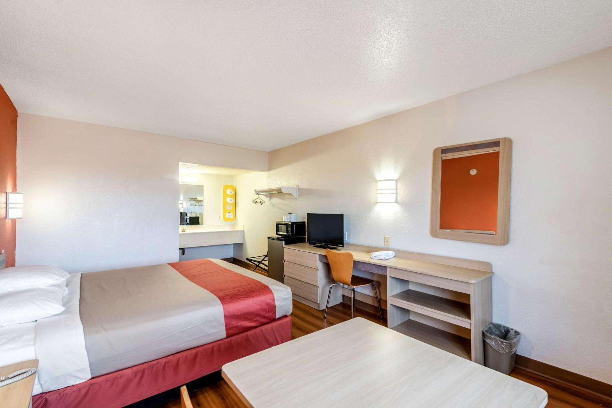 King Room - Non-Smoking