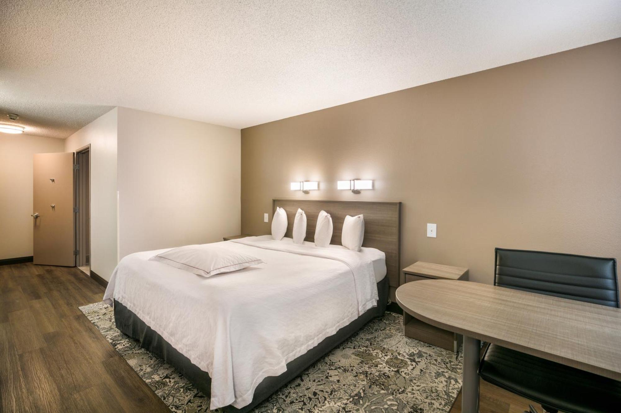 Premium King Room Smoke Free (Upgraded Bedding and Snack Box)