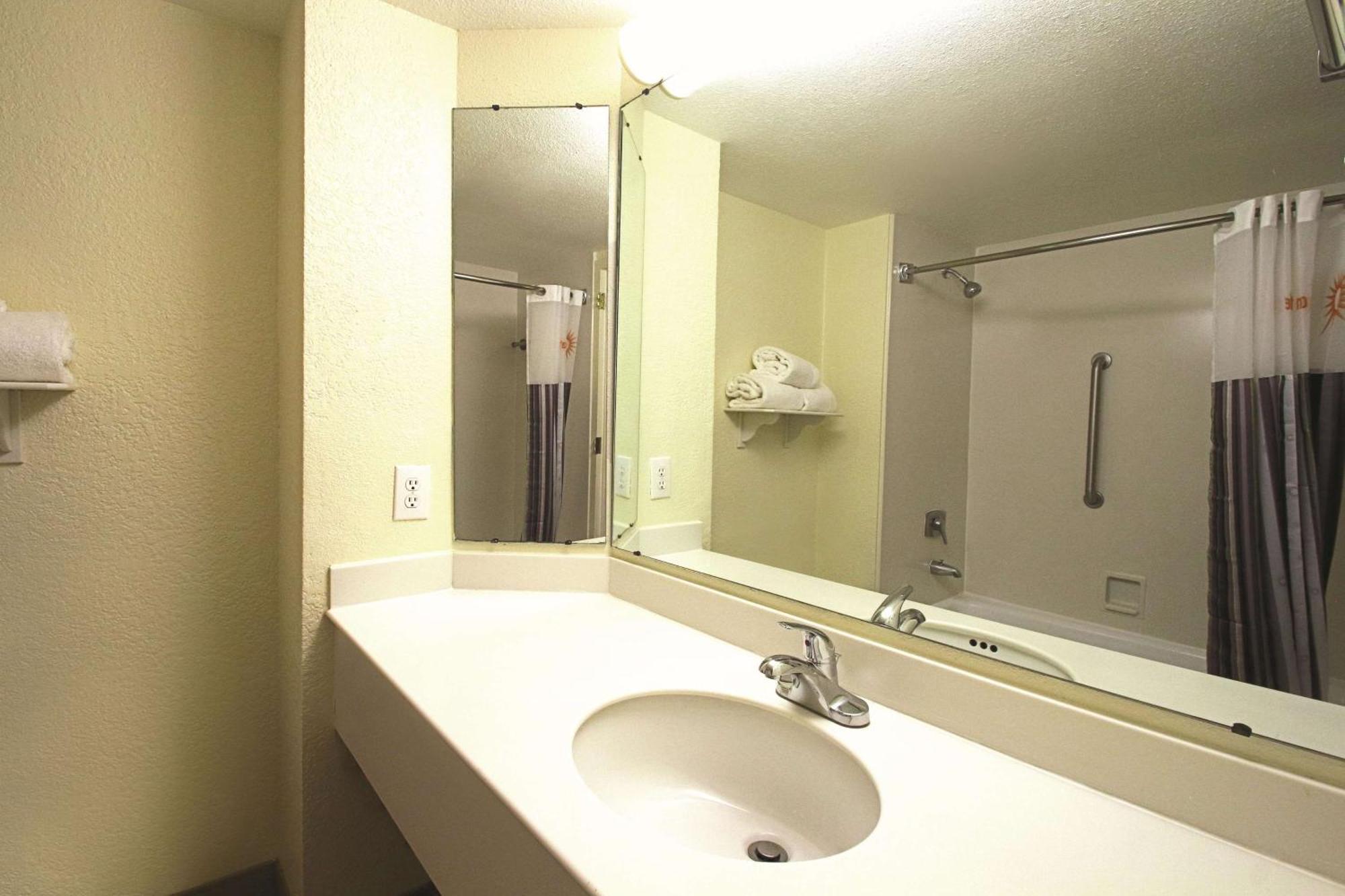 King Room - Pet Friendly/Non-Smoking