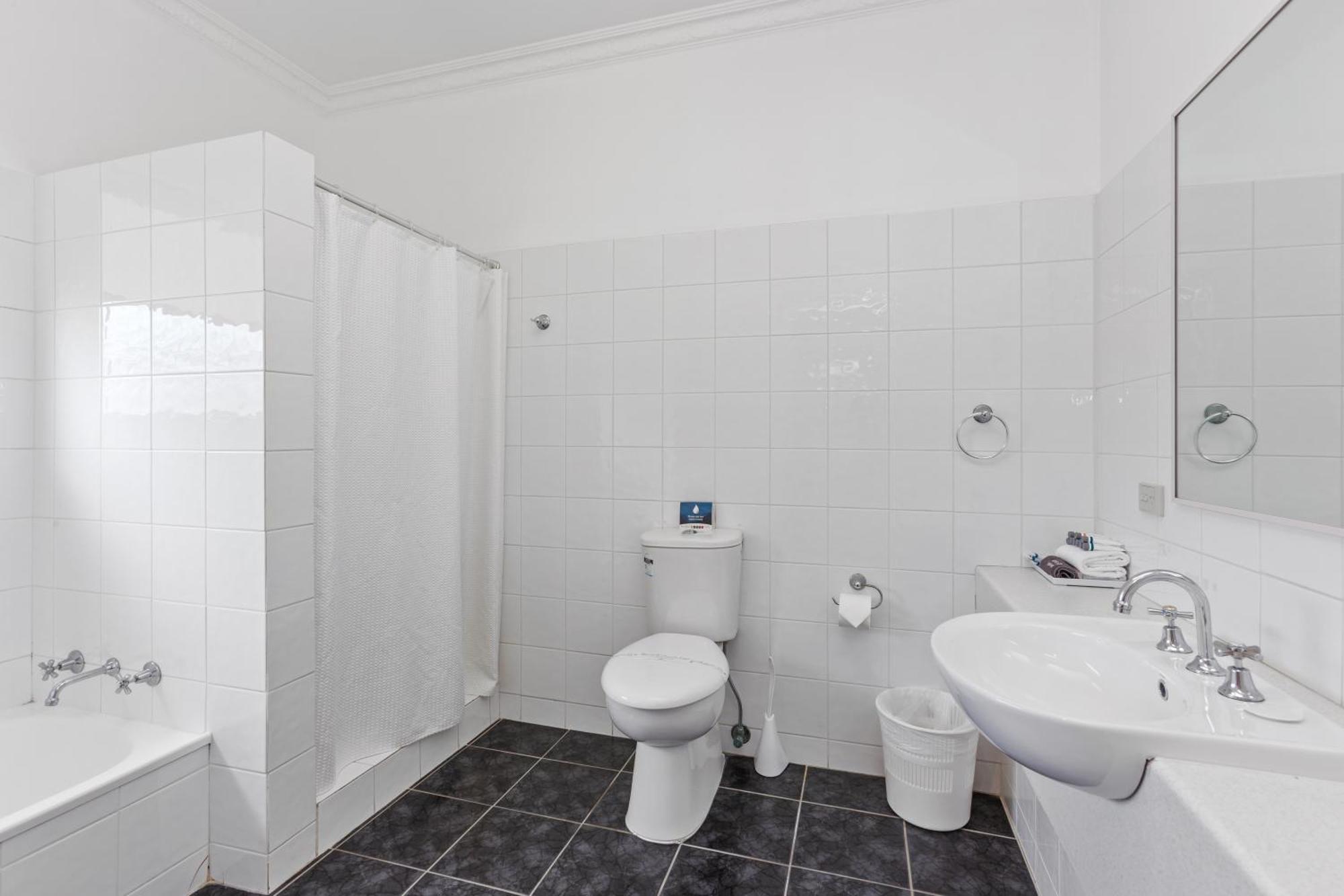 Twin Room with Spa Bath