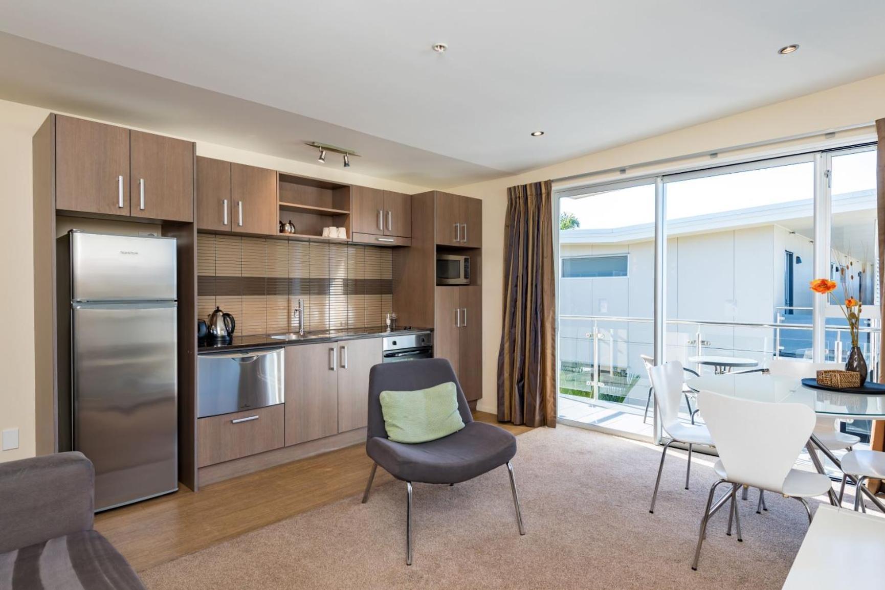 One-Bedroom Apartment - Water Front