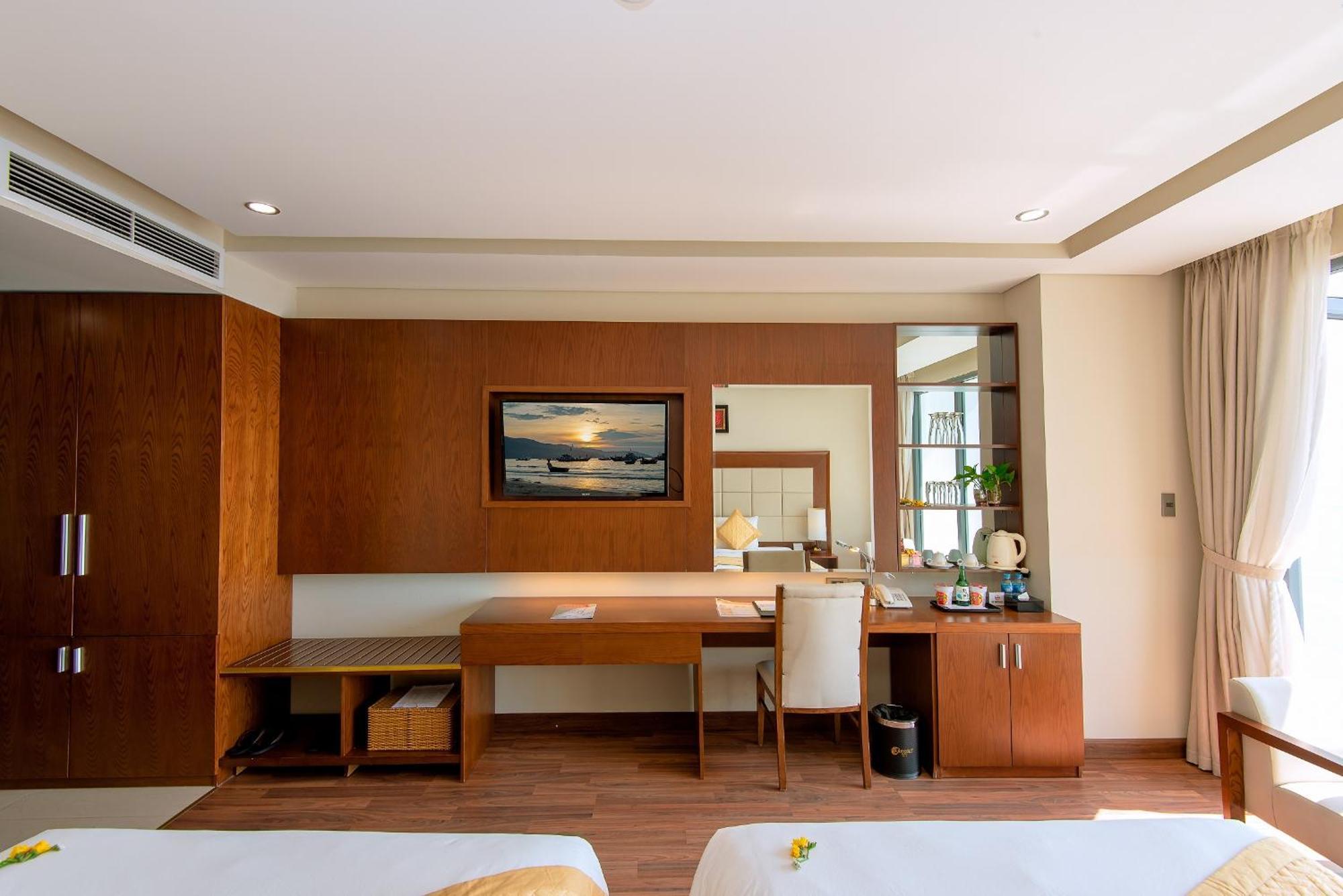 Family Room with Side Sea View