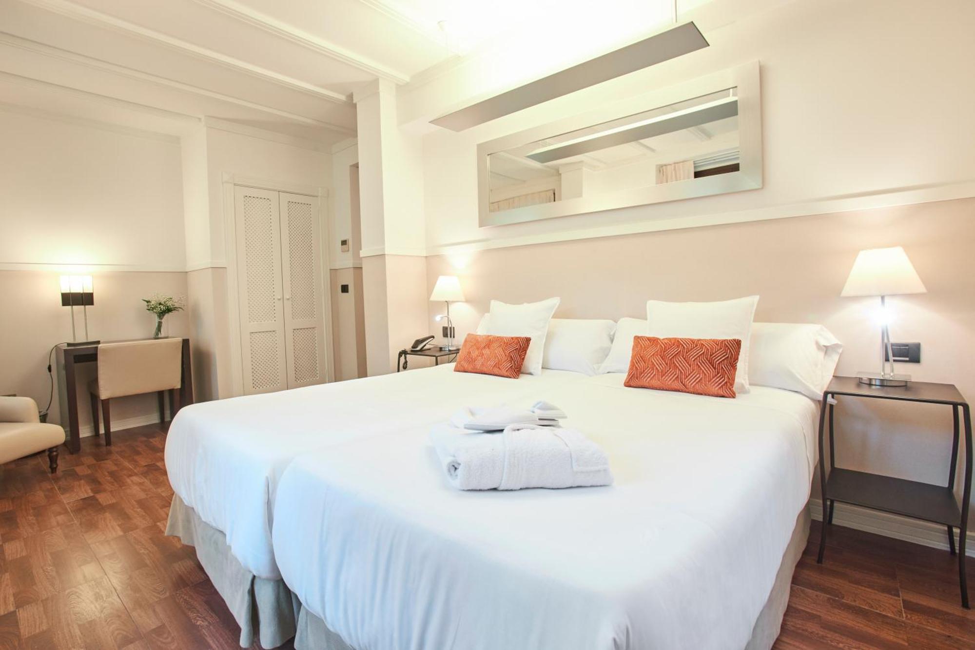 Double or Twin Room,1214634244:JPEG