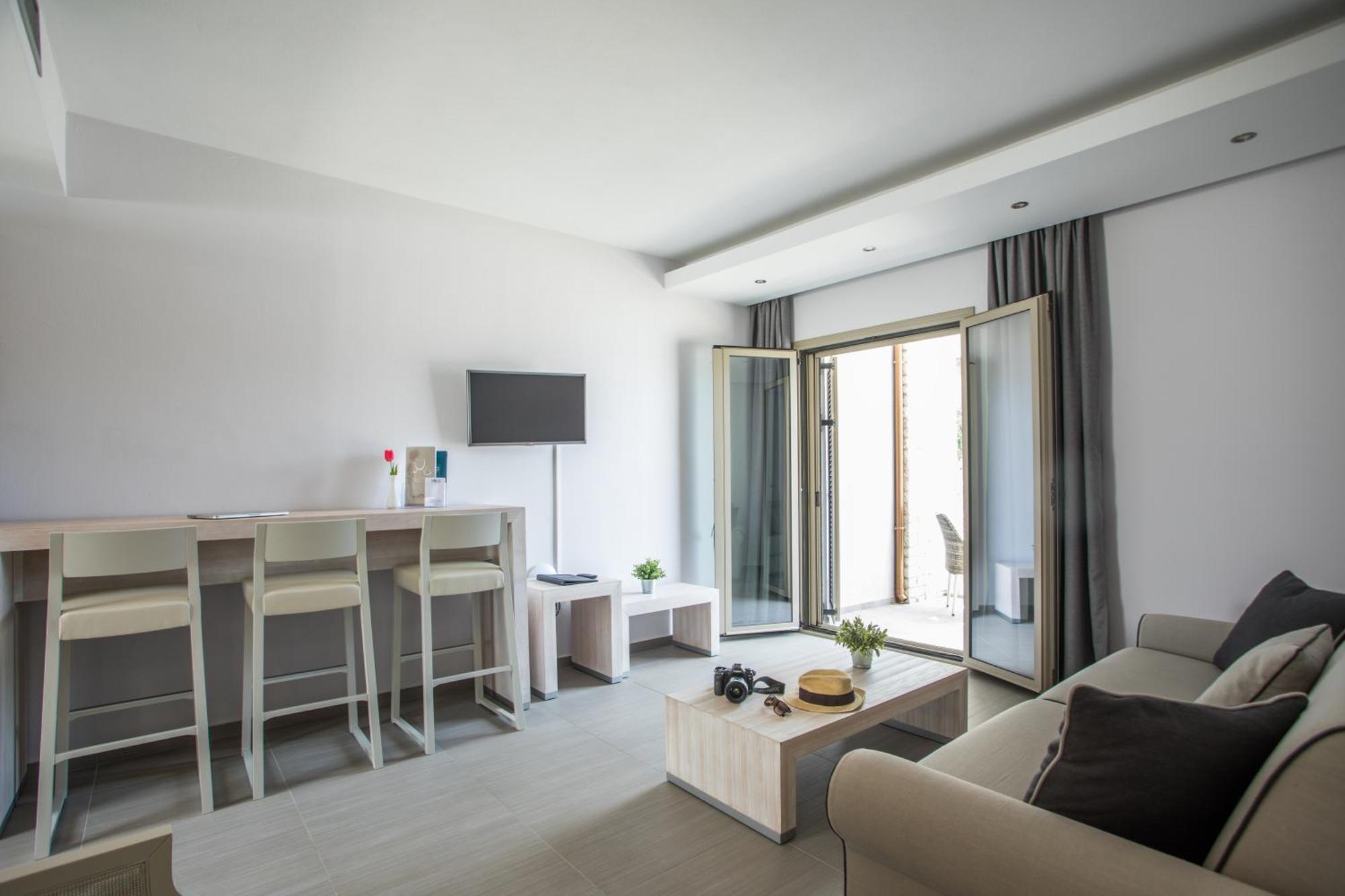 Deluxe Suite with Sea View