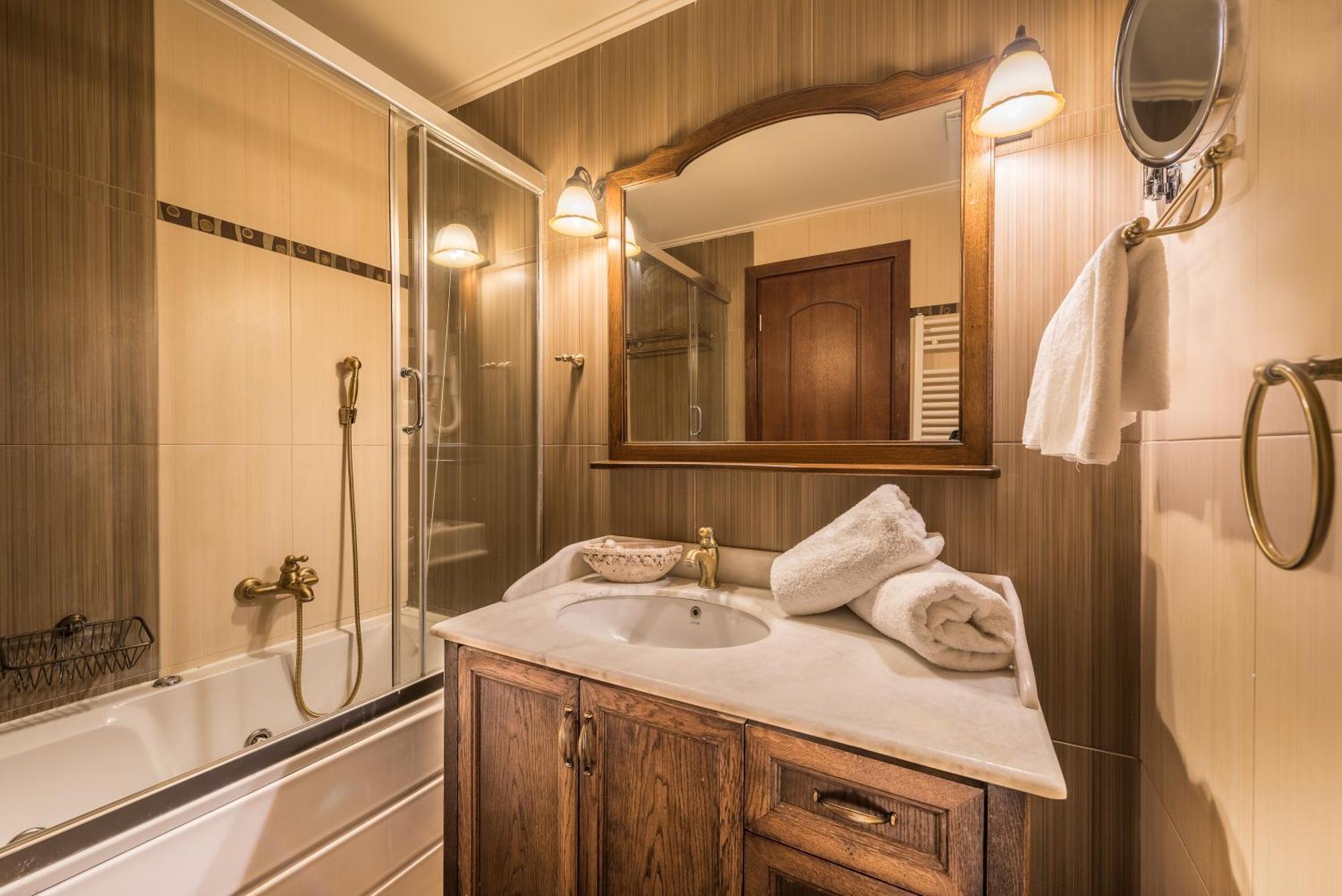 Deluxe Çift Kişilik Oda + Sauna Kullanımı