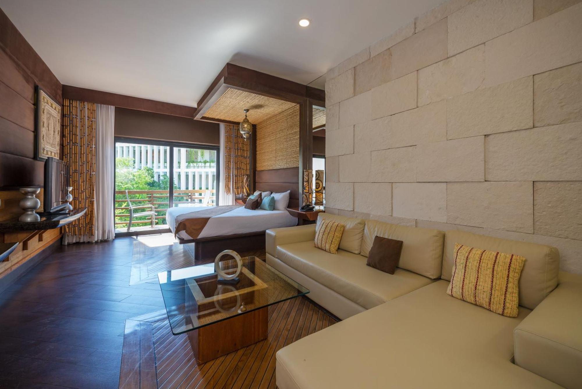 Junior Suite Street View