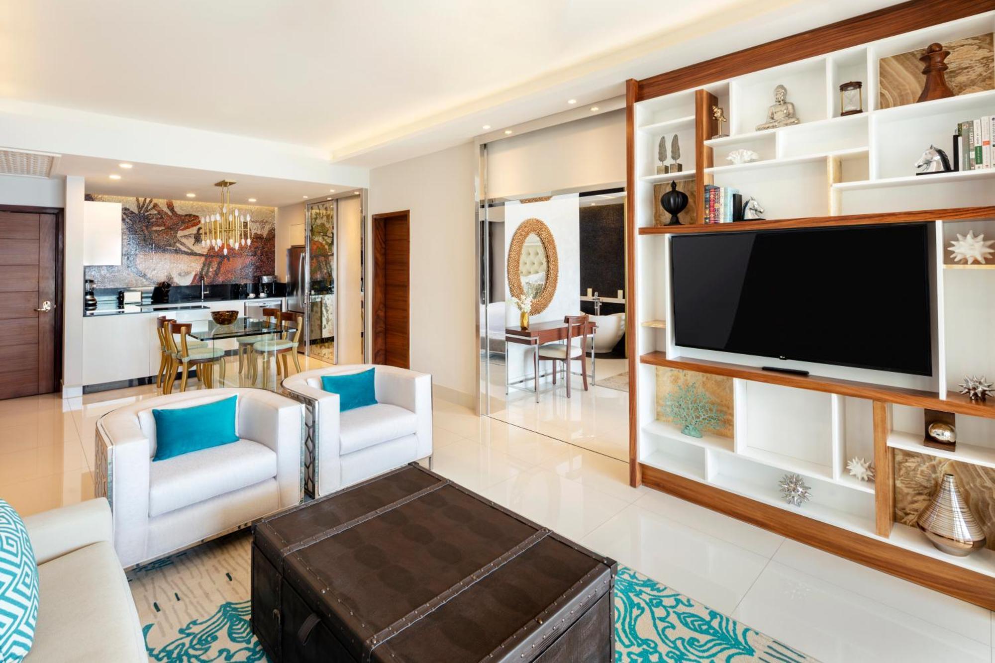 Two-Bedroom Ocean View - 1 King Bed + 2 Queen Beds