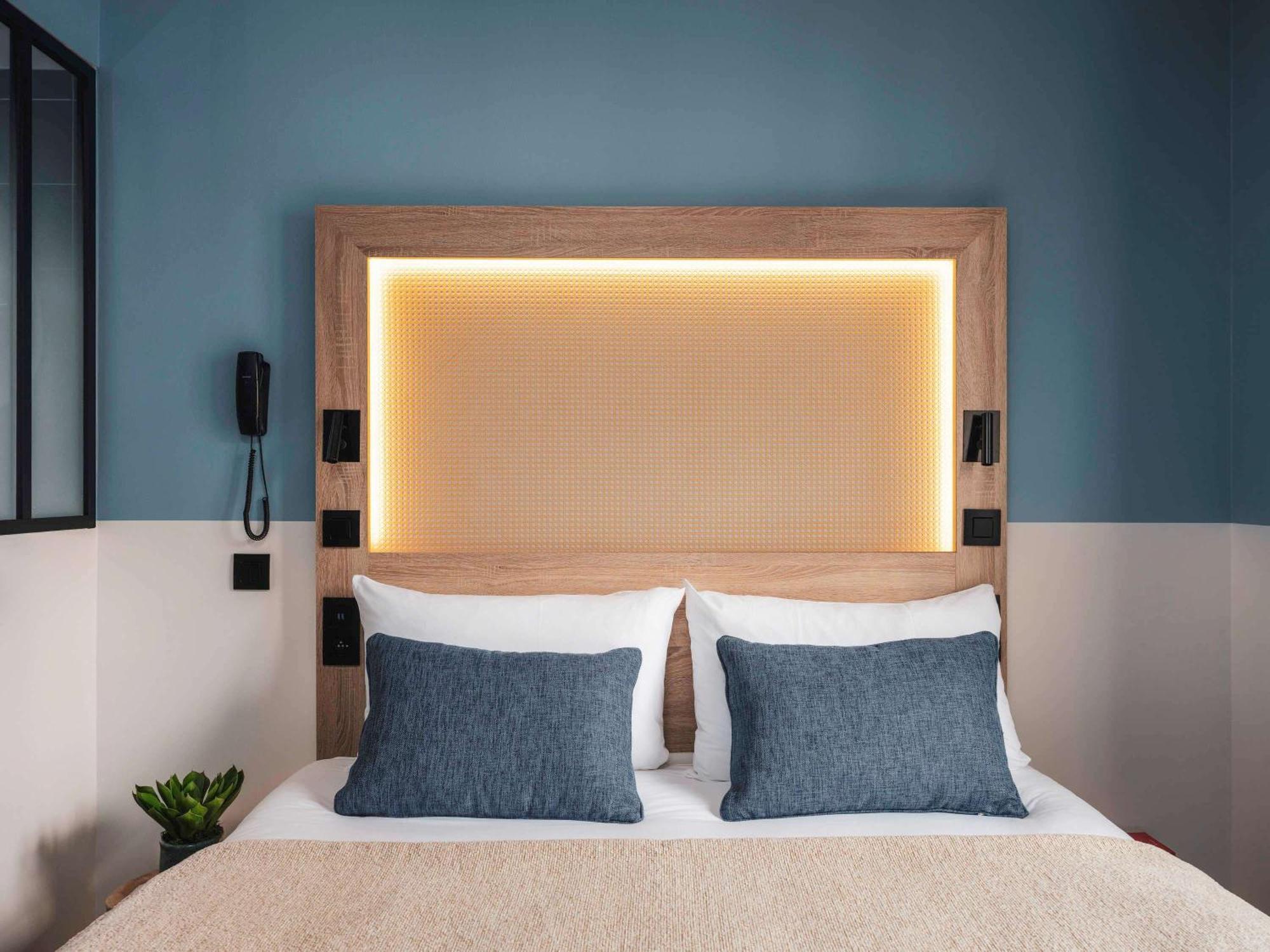 2 Adjacent Rooms