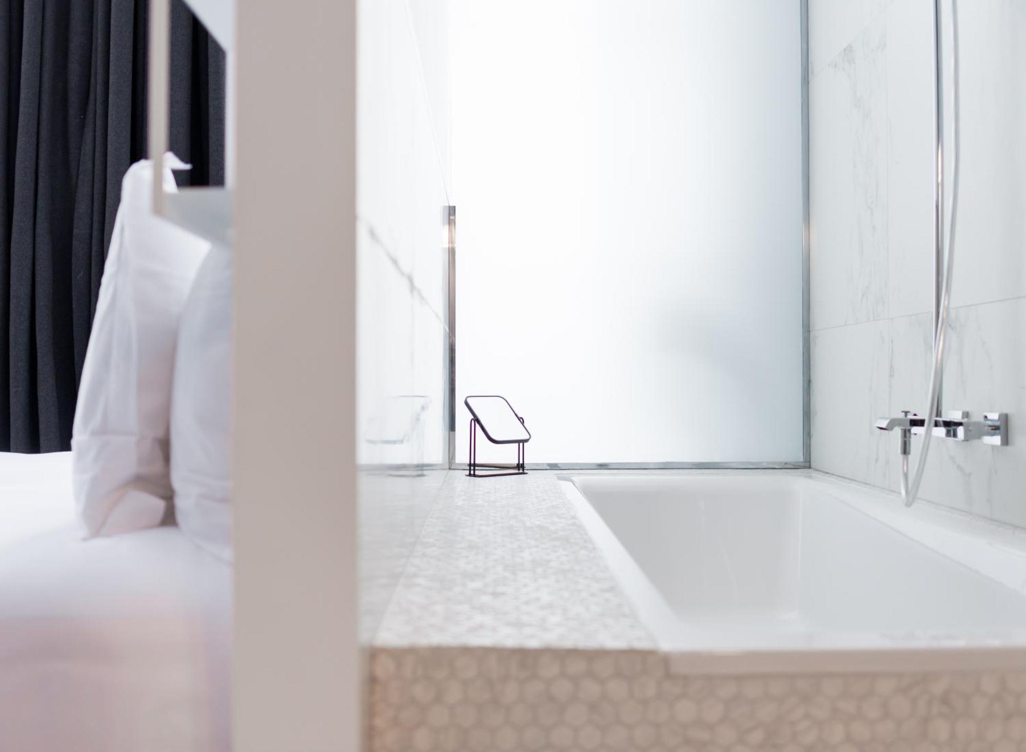 Deluxe Double Room Bath