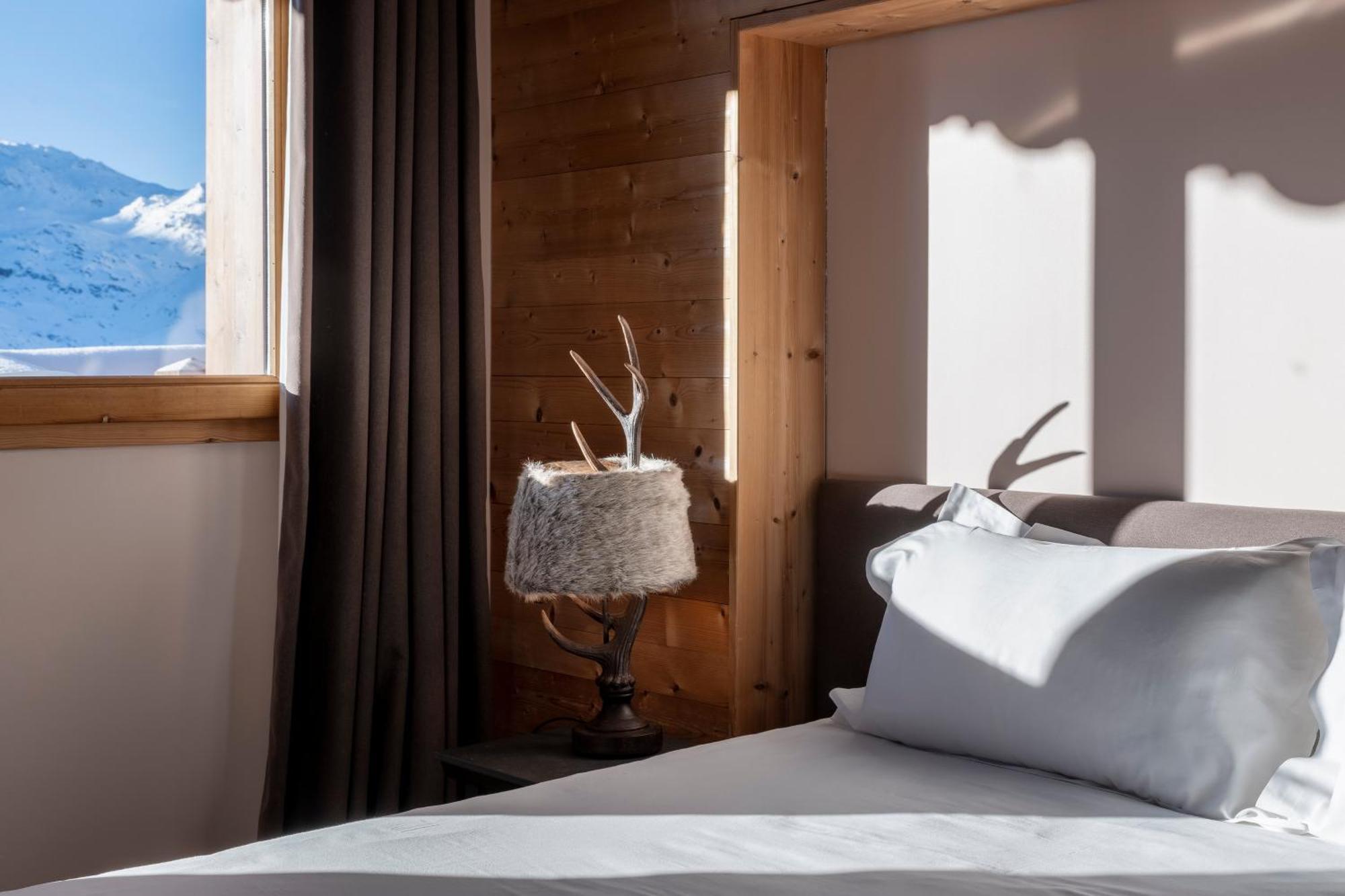 Chambre Double Confort - Vue sur Pistes de Ski
