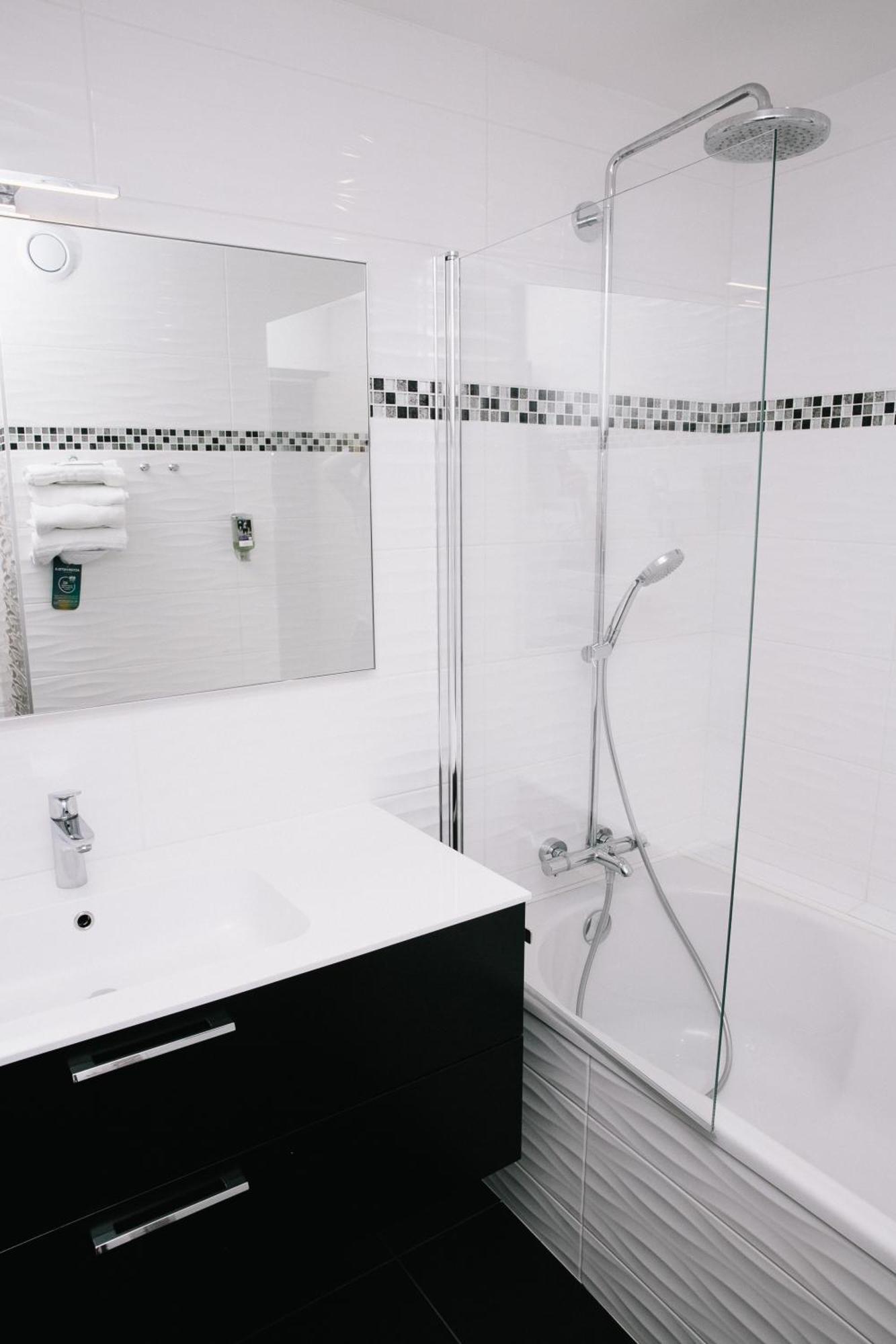 Quarto Standard com 1 Cama de Casal e 1 de Solteiro