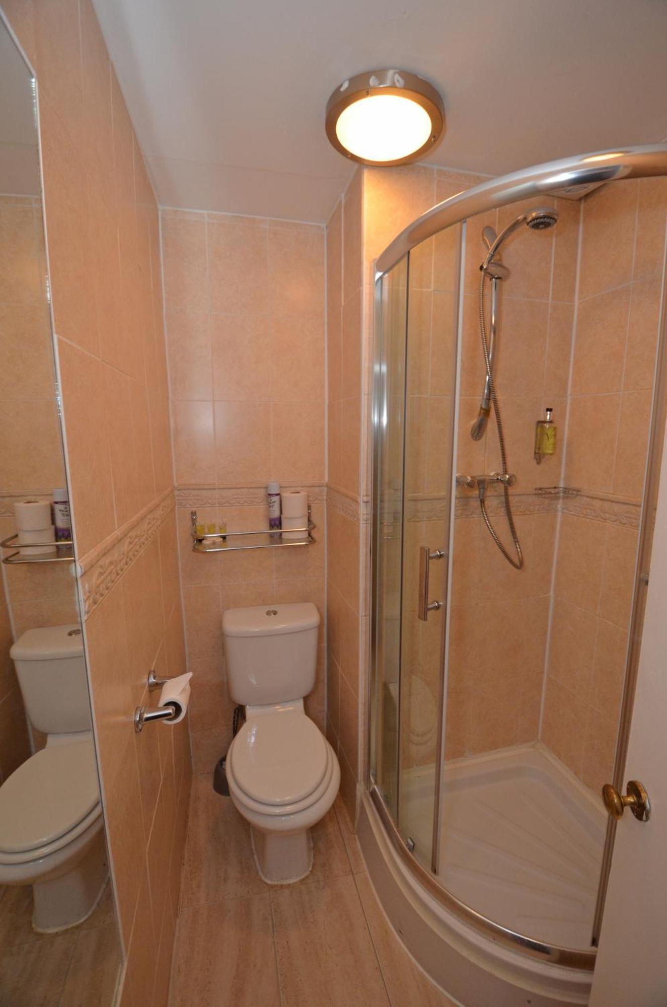 Family Room Private Bathroom,1215317695:JPEG