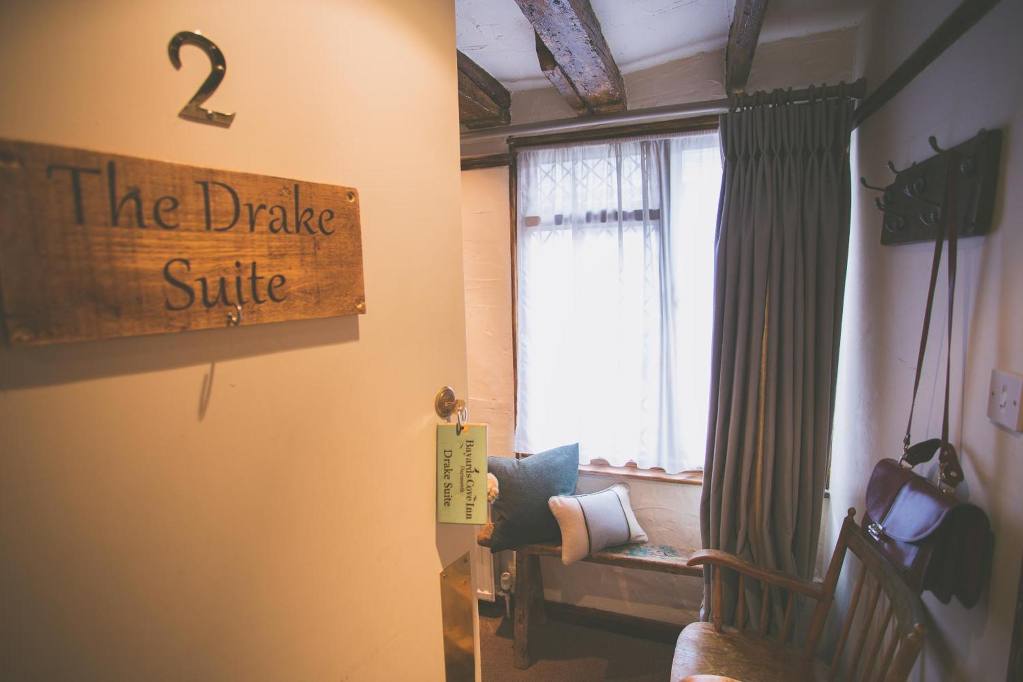 Deluxe Family Room,1238669182:JPEG