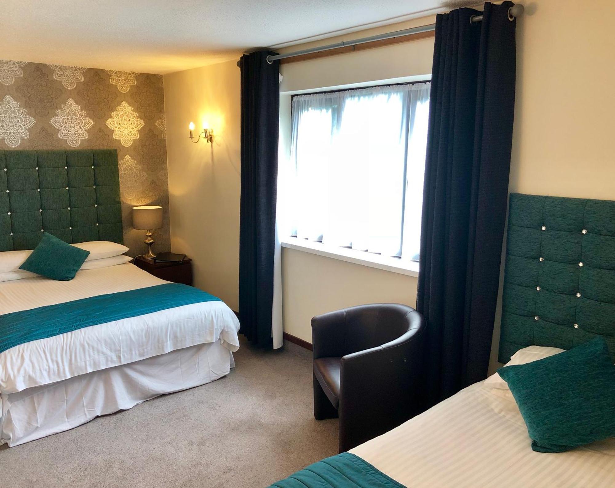 Family Room with Double and Single Beds - Non-Smoking