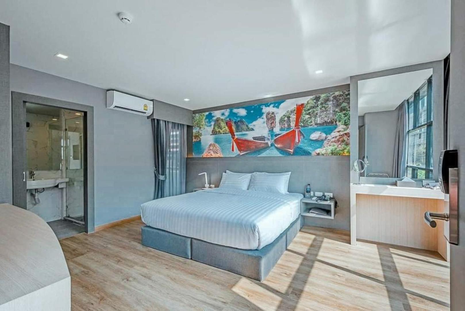 ห้องดีลักซ์เตียงใหญ่พร้อมวิวเมือง