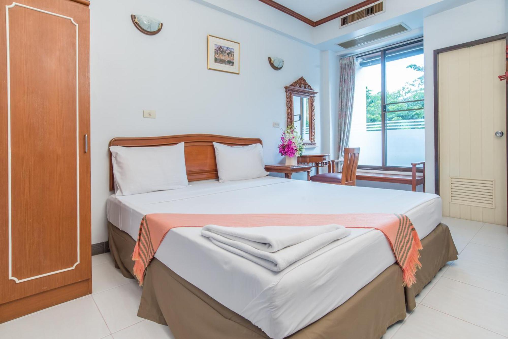 Standard Double Room - Free Early Check-in at 8.00 AM.,1215748273:JPEG
