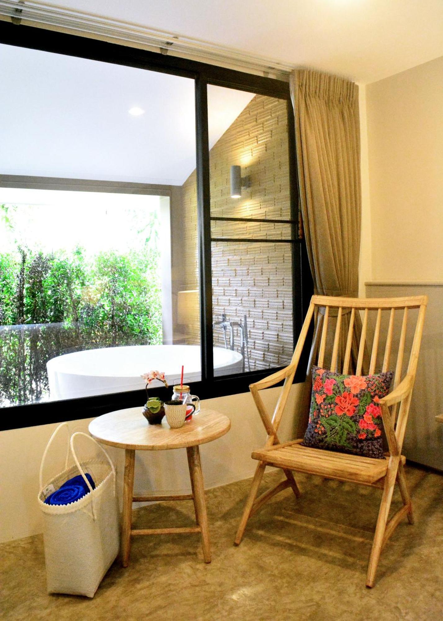 Grand Deluxe Double or Twin Room Bathtub