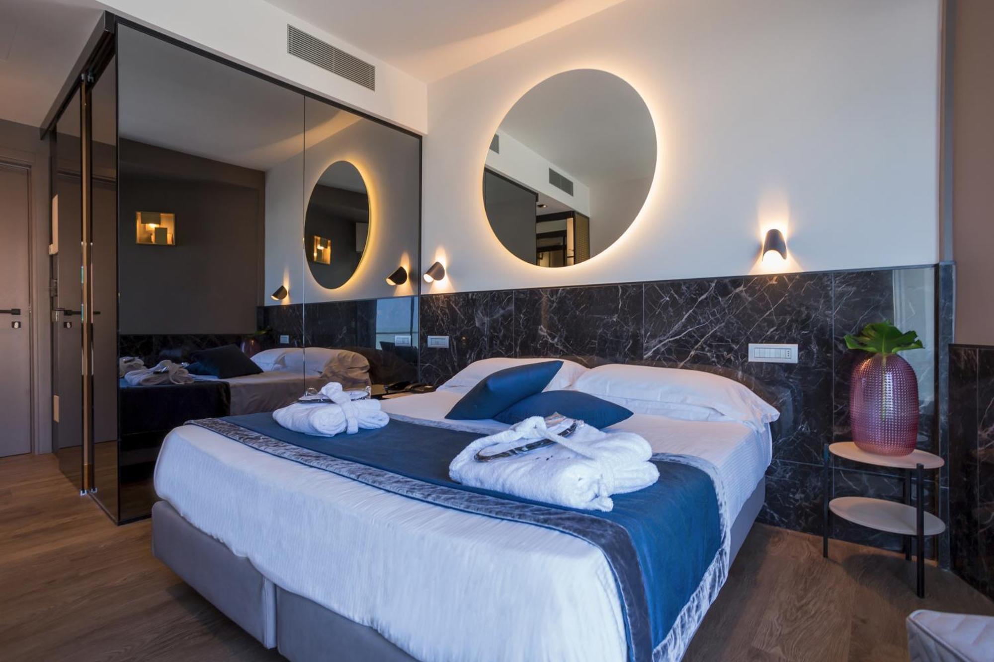 Superior Double or Twin Room Partial Sea View