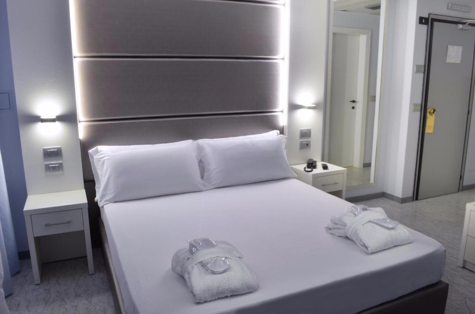 Deluxe Double or Twin Room Sea View
