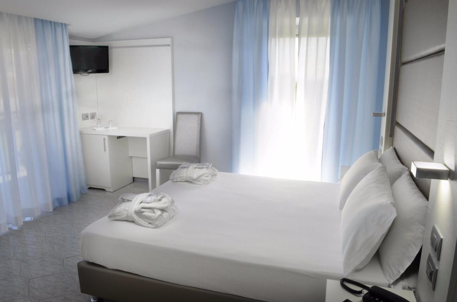 Deluxe Double or Twin Room Sea View