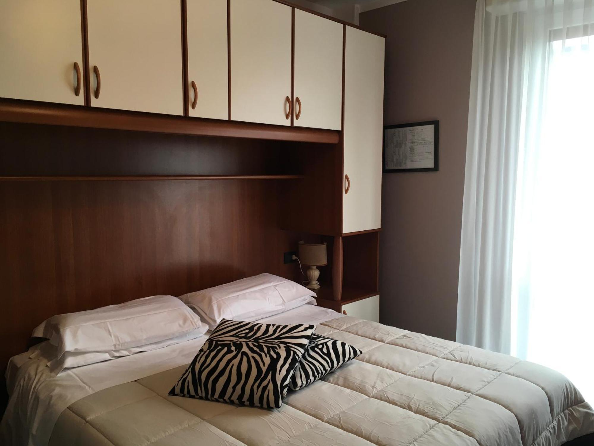 Double or Twin Room with Bathroom,1216143403:JPEG