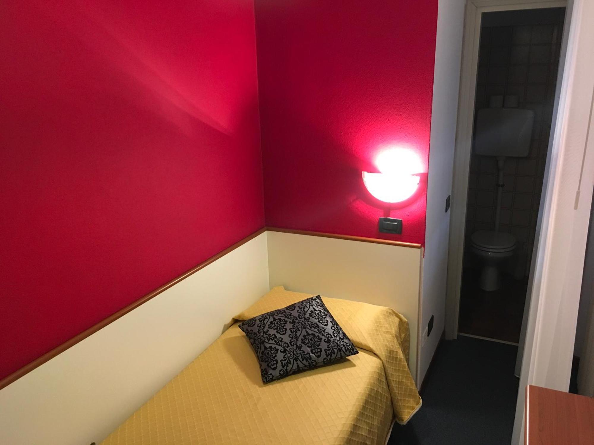 Economy Single Room,397512966:JPEG