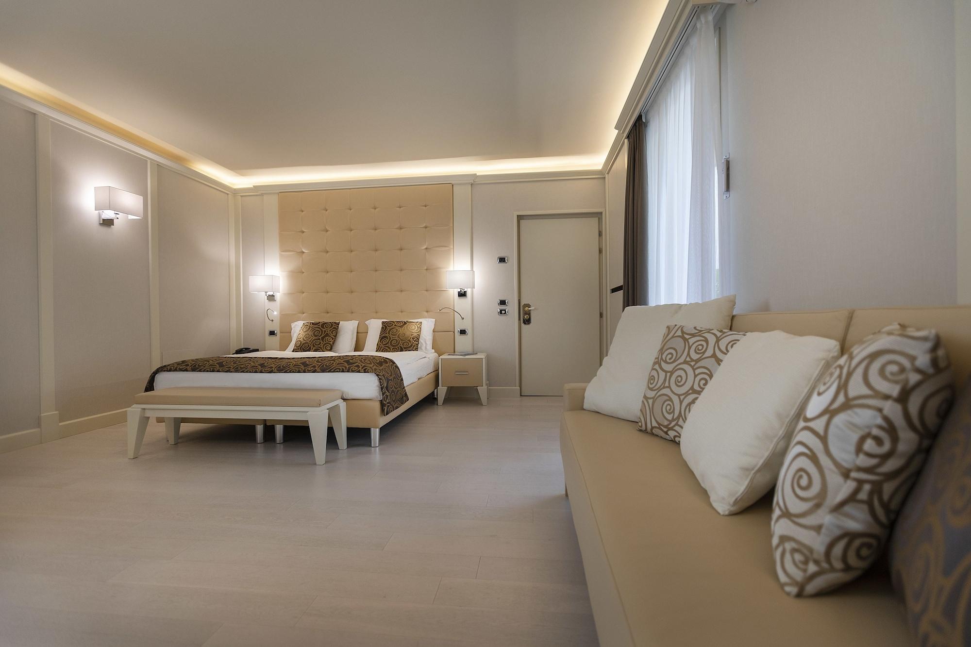 Junior Suite with Garden View - Suite House