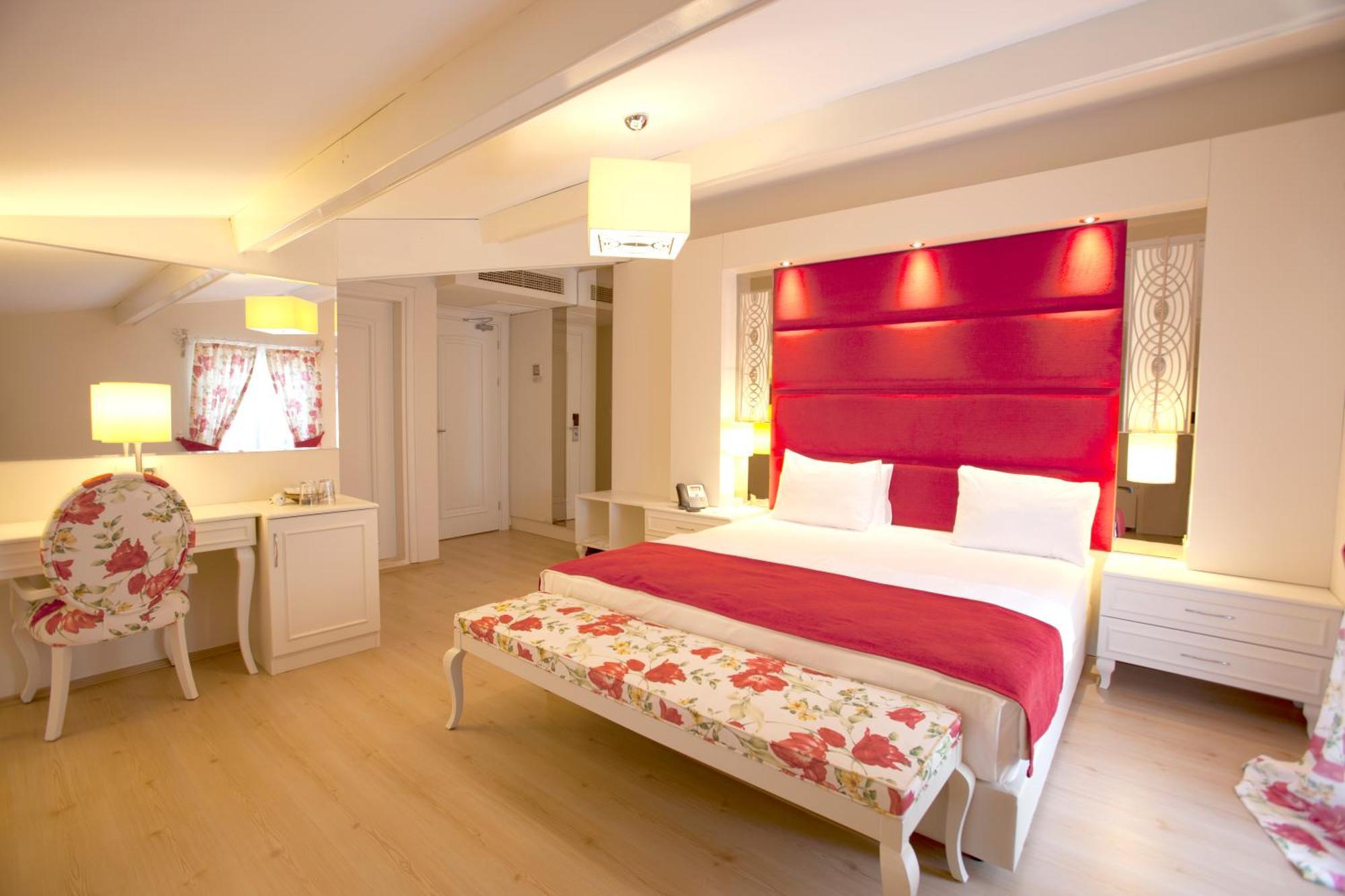 Deluxe Üç Kişilik Oda
