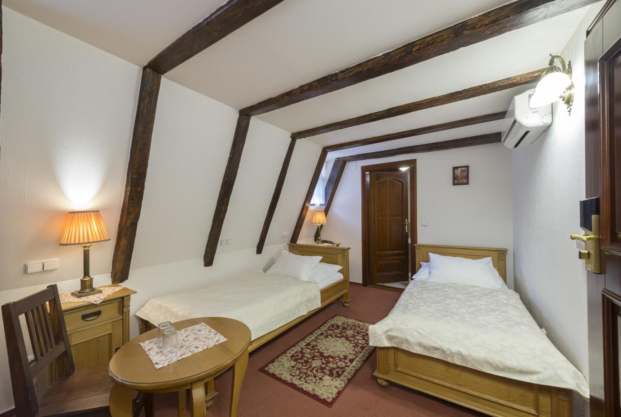 Small Twin Room,1216506895:JPEG