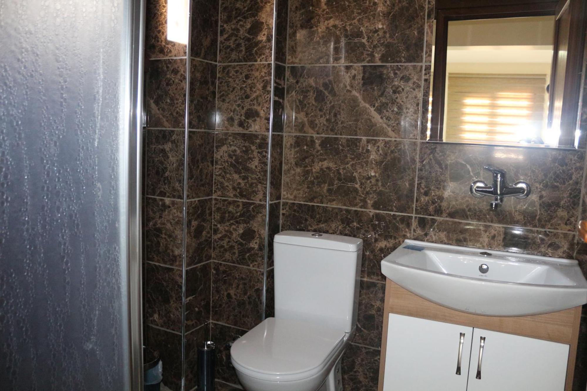 Single Room Private Bathroom,1358043383:JPEG