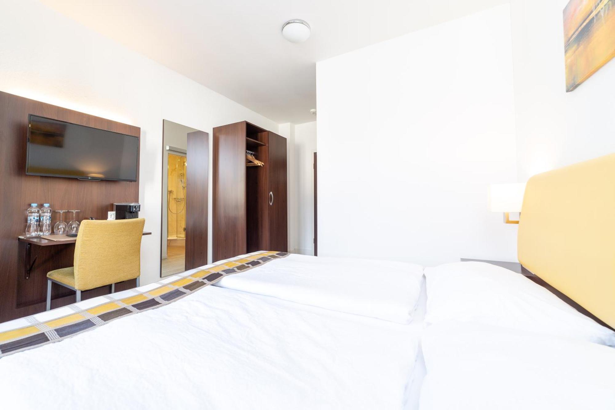 Modern Double Room,1216976944:JPEG