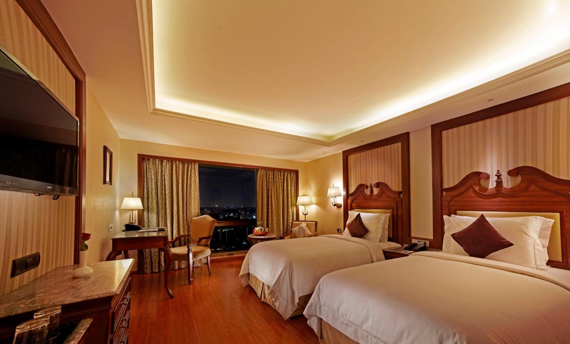 Hablis Double Room - Airport transfers included on Fridays, Saturdays, Sundays