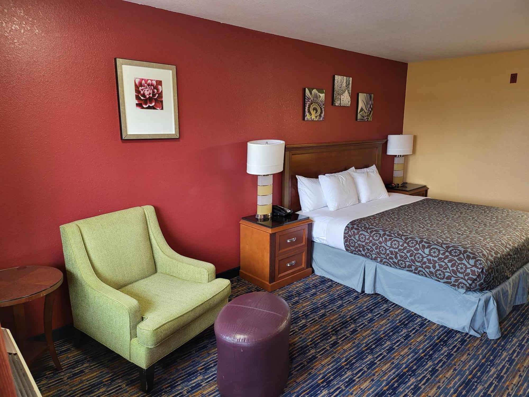 Deluxe King Room - ADA - Non-Smoking
