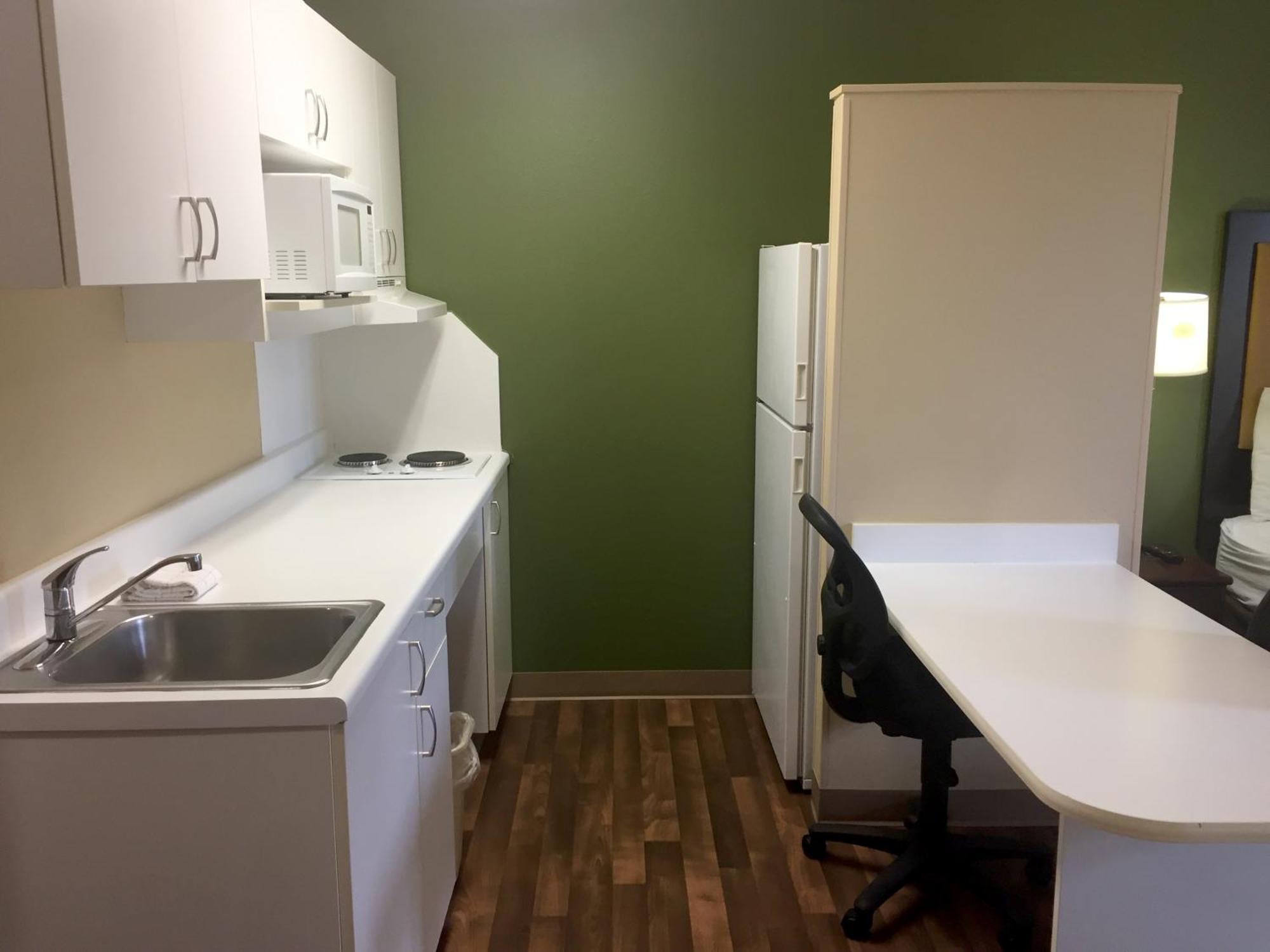 Queen studio with 1 Queen Bed - Disability Access/Non-Smoking