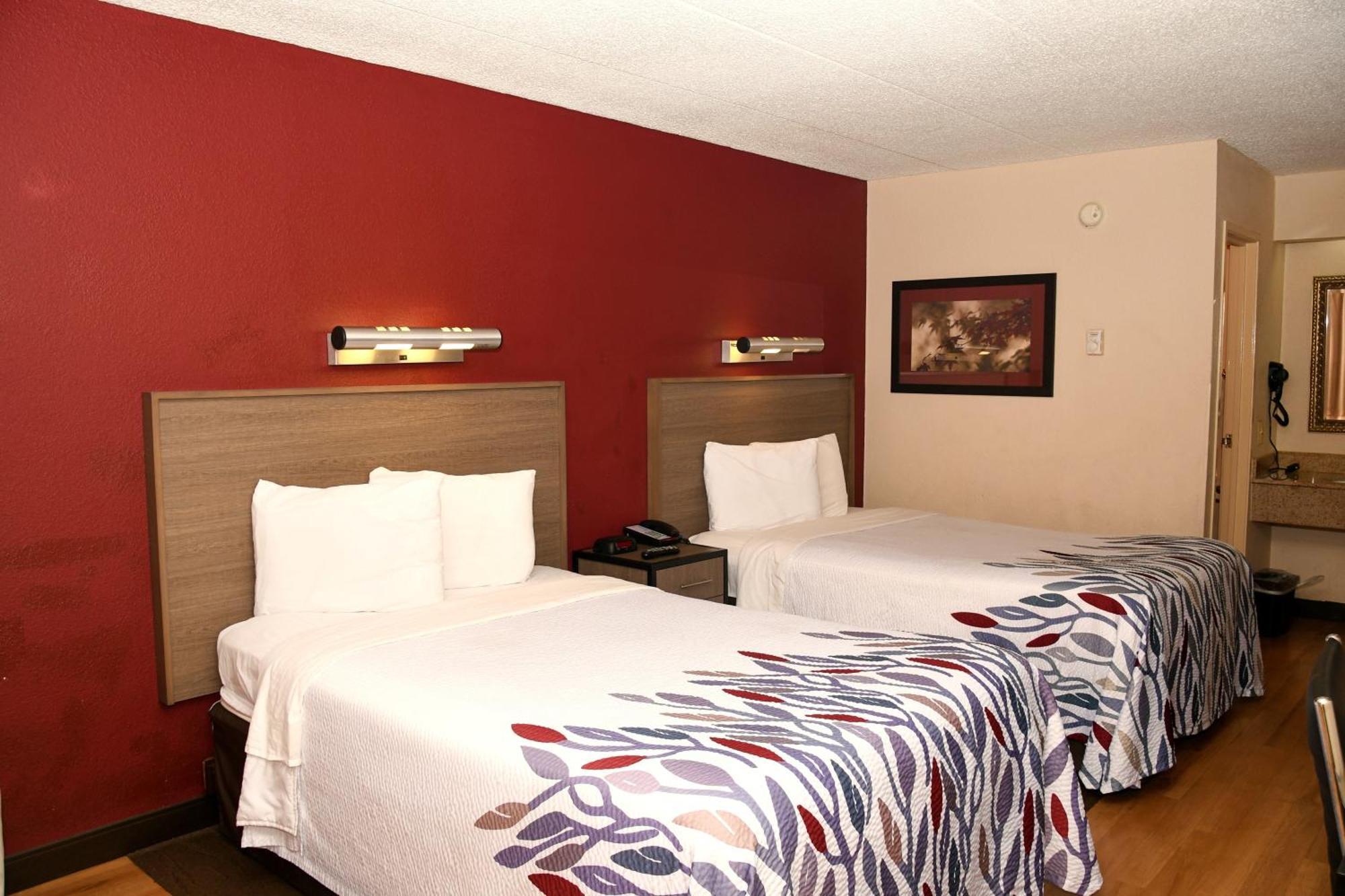 Deluxe Room Two Queen Beds Smoke
