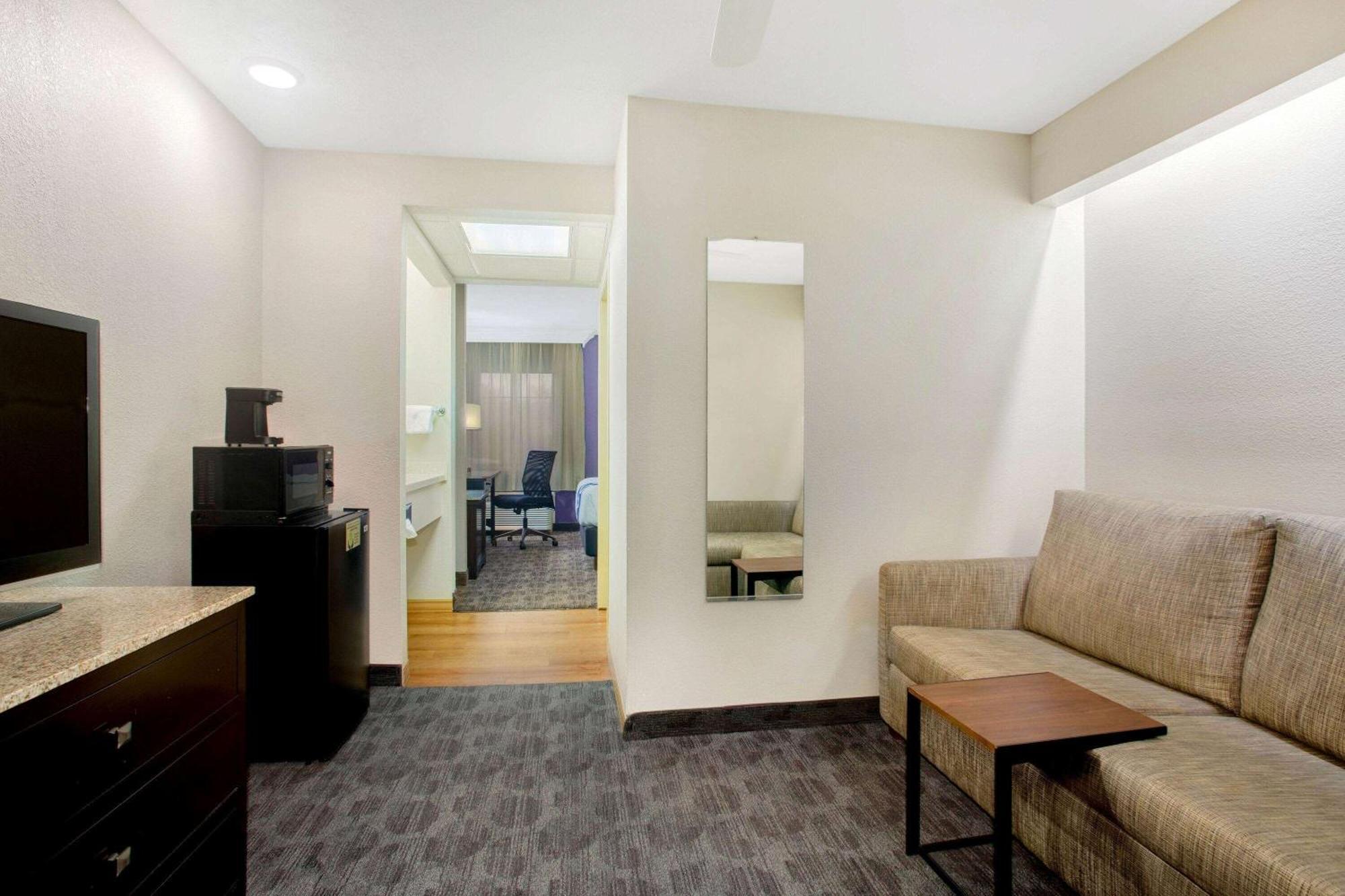 King Suite Non-Smoking