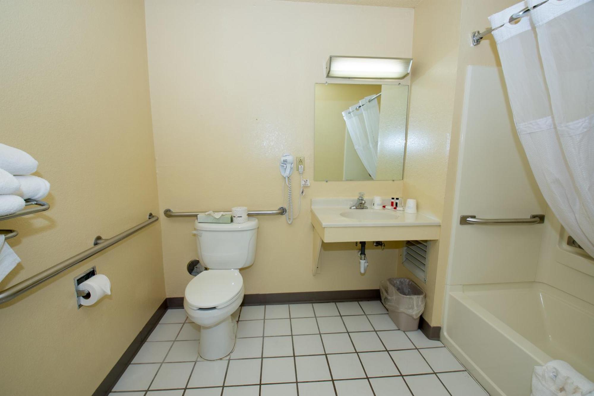 Queen Room - Mobility Access/Non-Smoking