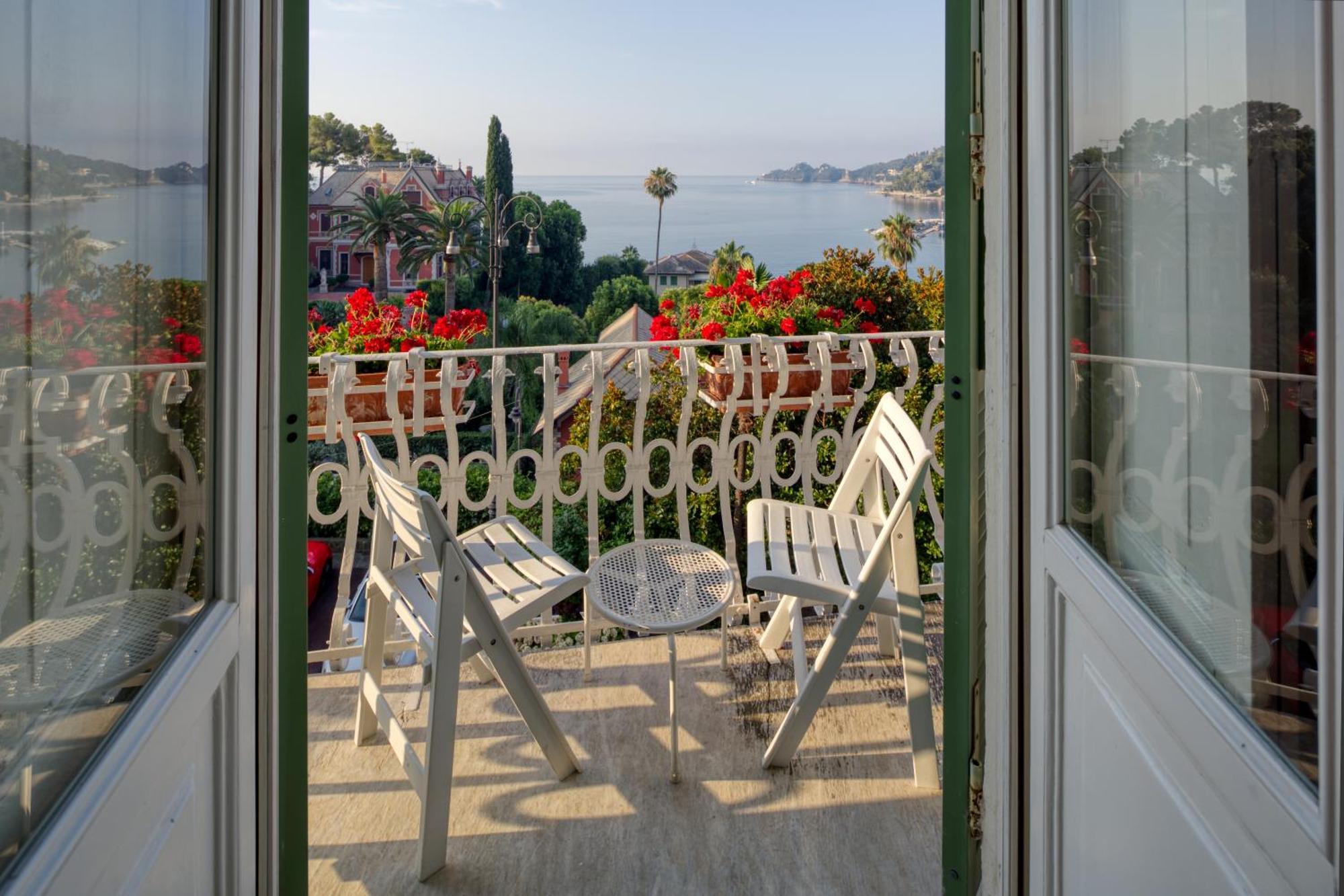 Double or Twin Room with Sea View and Balcony