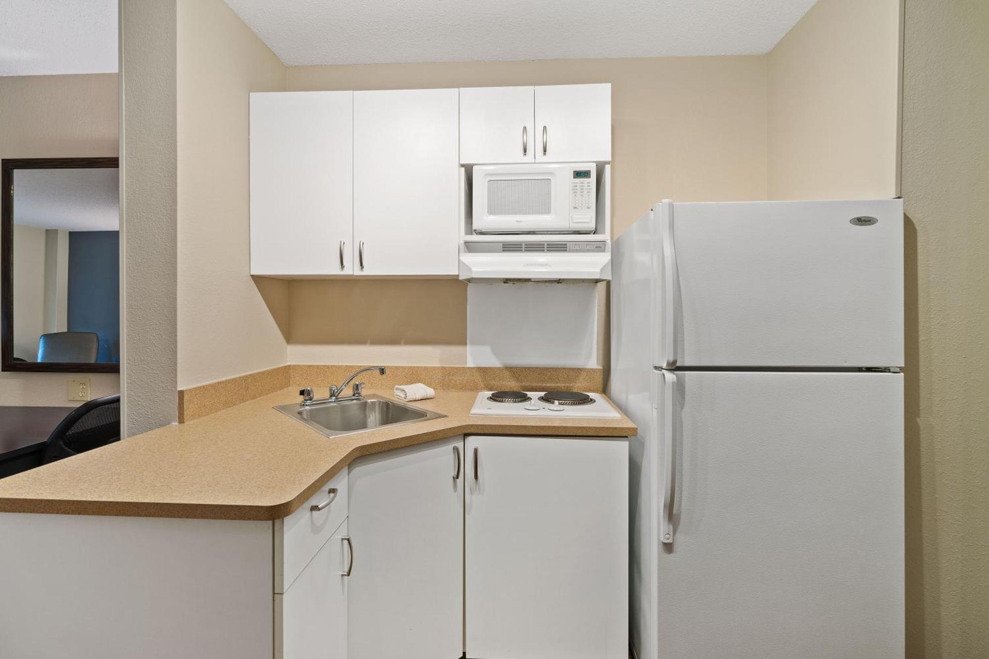 Queen studio with 1 Queen Bed - Disability Access/Non-Smoking